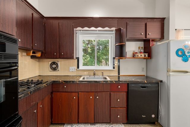14 Richard Rd, Medway, MA 02053
