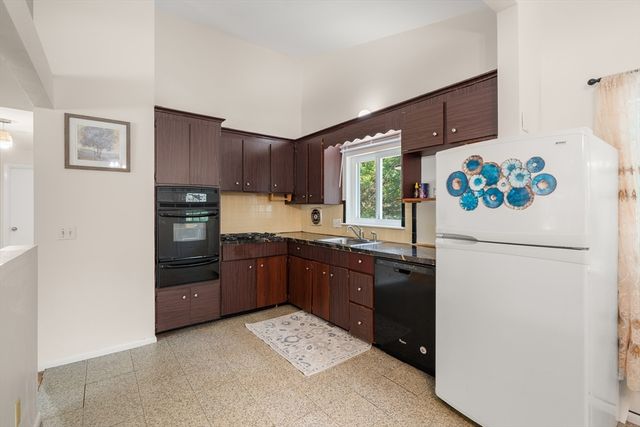14 Richard Rd, Medway, MA 02053