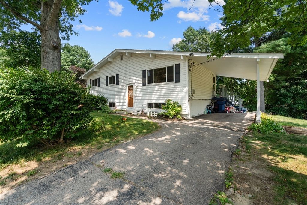 14 Richard Rd, Medway, MA 02053
