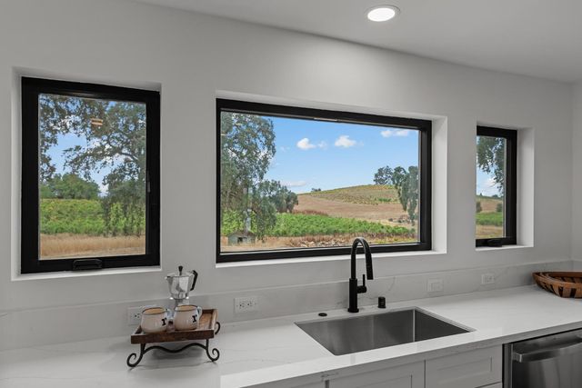 10880 Valley Drive, Plymouth, CA 95669