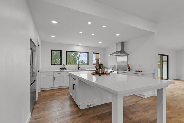 10880 Valley Drive, Plymouth, CA 95669