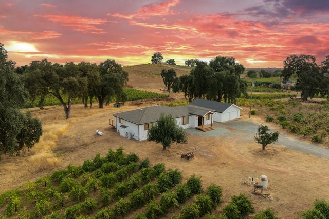 10880 Valley Drive, Plymouth, CA 95669