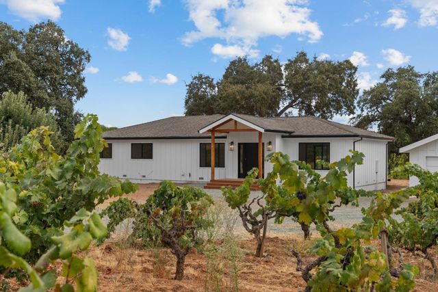 10880 Valley Drive, Plymouth, CA 95669