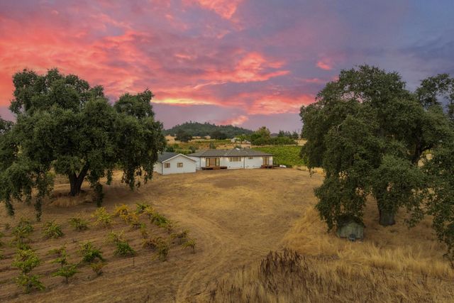 10880 Valley Drive, Plymouth, CA 95669