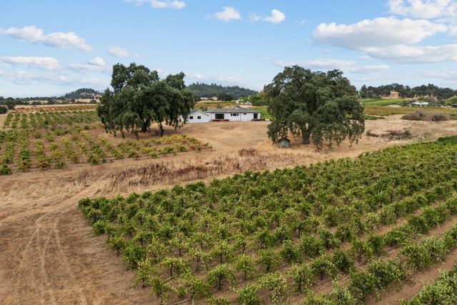 10880 Valley Drive, Plymouth, CA 95669