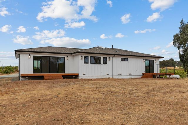 10880 Valley Drive, Plymouth, CA 95669