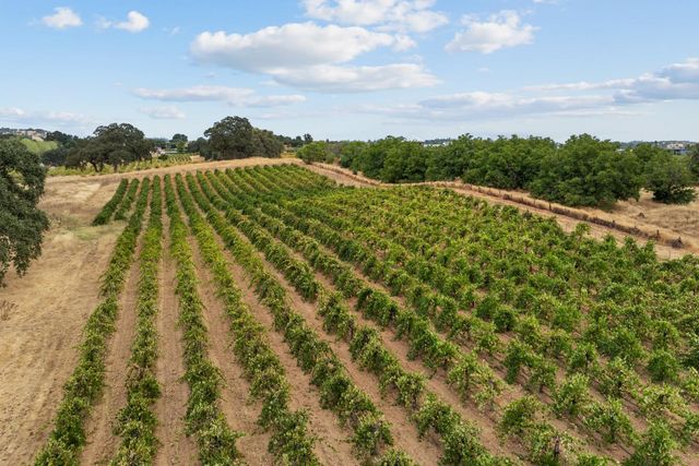 10880 Valley Drive, Plymouth, CA 95669