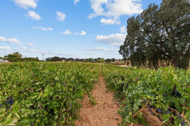 10880 Valley Drive, Plymouth, CA 95669