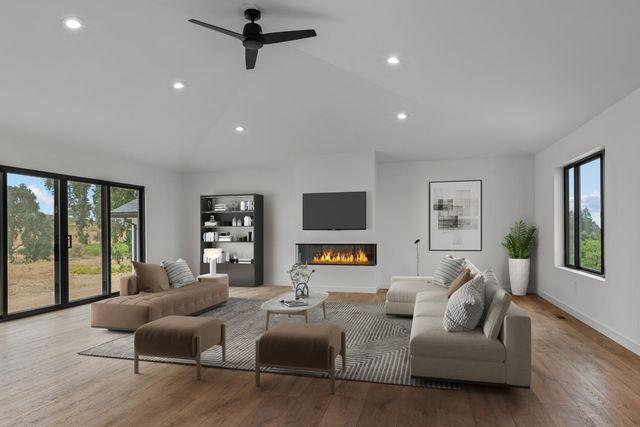 10880 Valley Drive, Plymouth, CA 95669