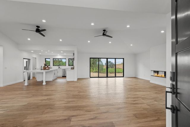 10880 Valley Drive, Plymouth, CA 95669