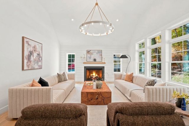 106 Spofford Rd, Boxford, MA 01921