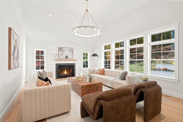 106 Spofford Rd, Boxford, MA 01921