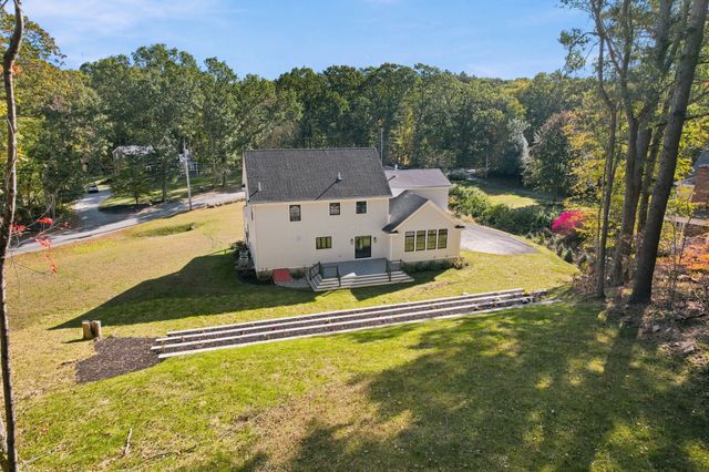 106 Spofford Rd, Boxford, MA 01921