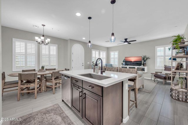 2477 W MARKET Place 41, Chandler, AZ 85248