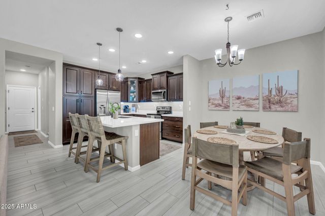 2477 W MARKET Place 41, Chandler, AZ 85248