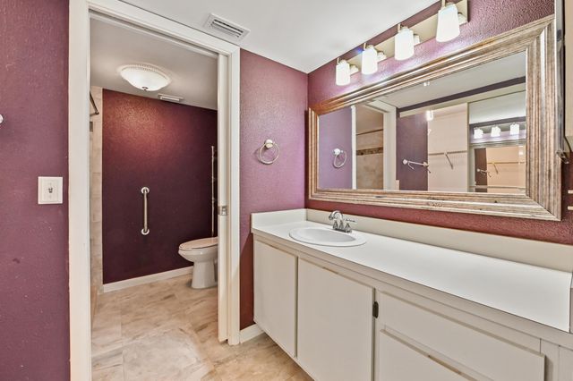 1701 Sabal Ridge Circle B, Palm Beach Gardens, FL 33418