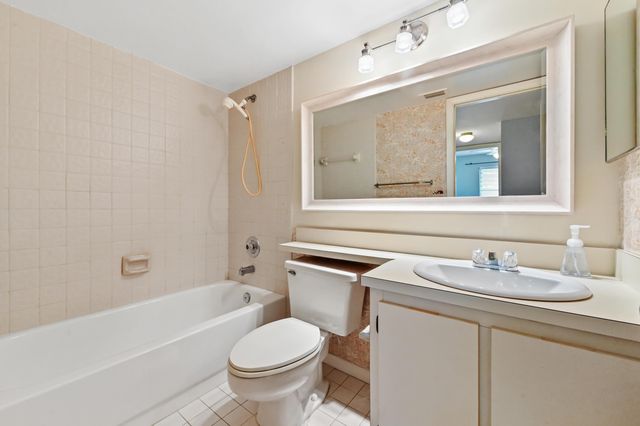 1701 Sabal Ridge Circle B, Palm Beach Gardens, FL 33418