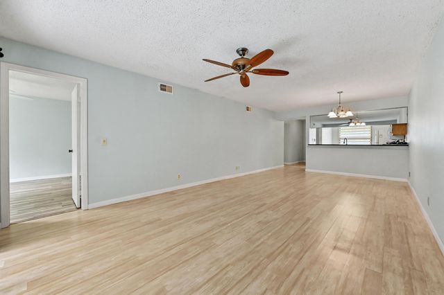 1701 Sabal Ridge Circle B, Palm Beach Gardens, FL 33418