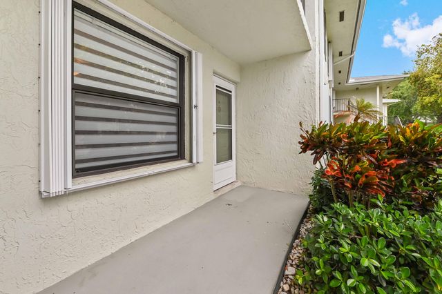 1701 Sabal Ridge Circle B, Palm Beach Gardens, FL 33418