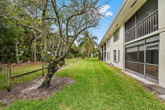 1701 Sabal Ridge Circle B, Palm Beach Gardens, FL 33418