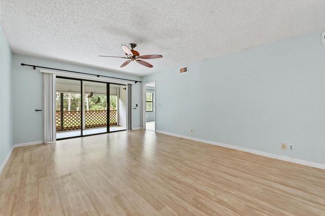 1701 Sabal Ridge Circle B, Palm Beach Gardens, FL 33418