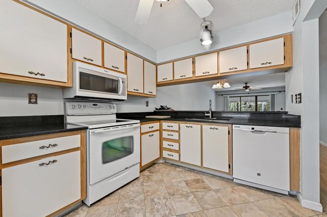 1701 Sabal Ridge Circle B, Palm Beach Gardens, FL 33418