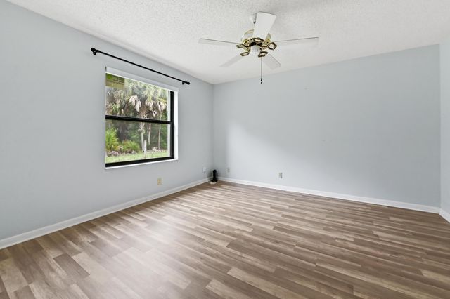 1701 Sabal Ridge Circle B, Palm Beach Gardens, FL 33418