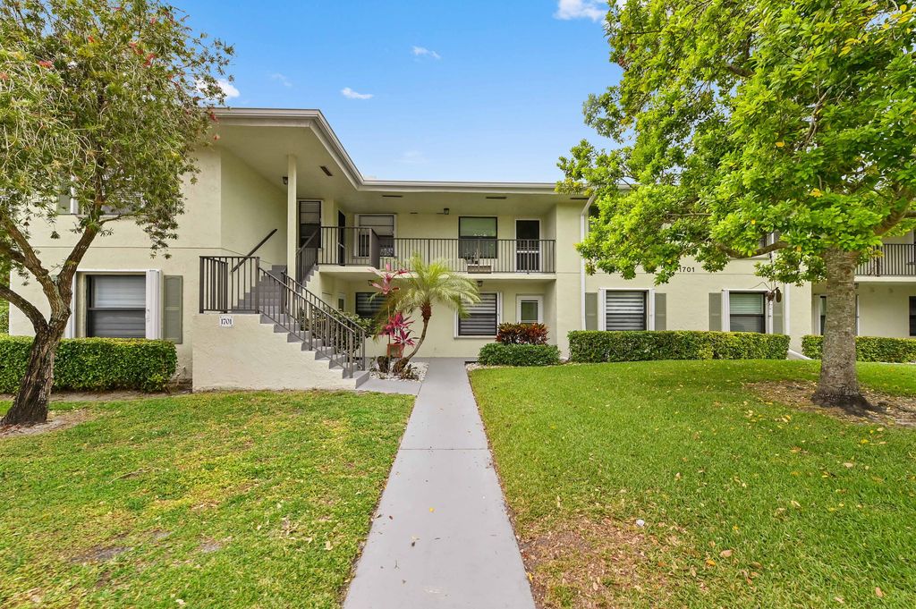 1701 Sabal Ridge Circle B, Palm Beach Gardens, FL 33418