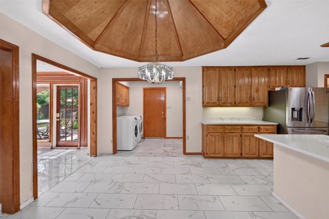 2105 Rolling Oak Lane, Garland, TX 75044