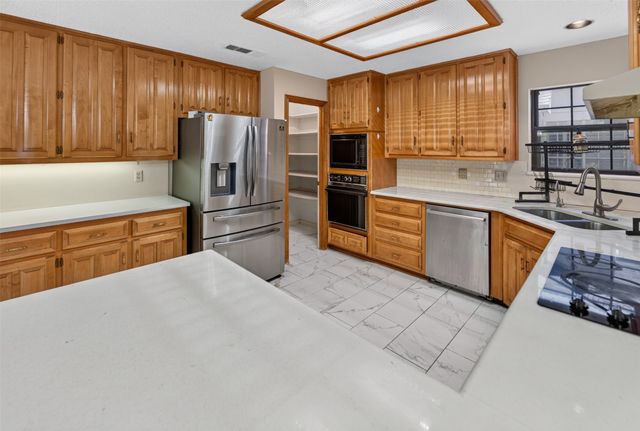 2105 Rolling Oak Lane, Garland, TX 75044