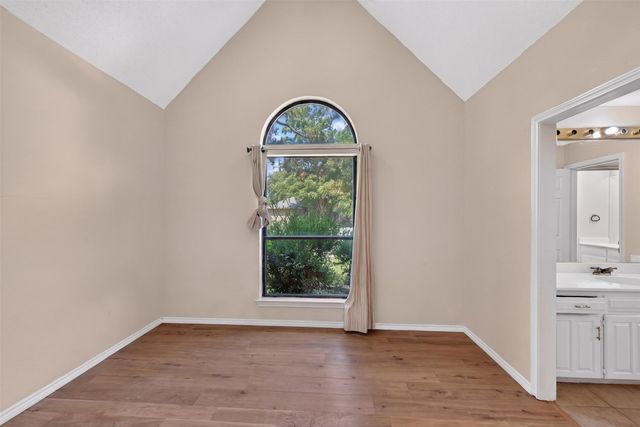 2105 Rolling Oak Lane, Garland, TX 75044