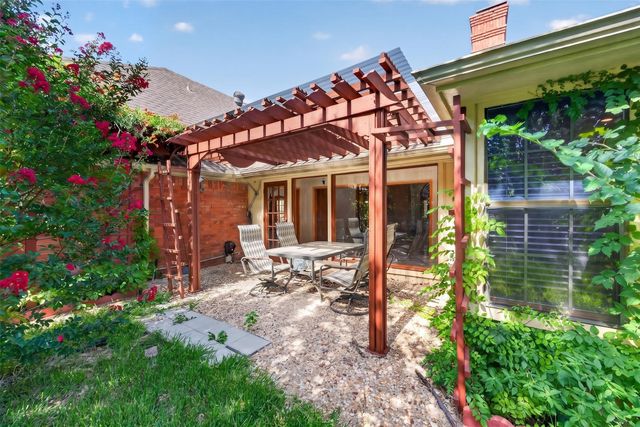 2105 Rolling Oak Lane, Garland, TX 75044