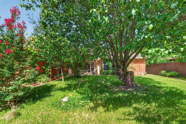 2105 Rolling Oak Lane, Garland, TX 75044