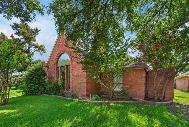 2105 Rolling Oak Lane, Garland, TX 75044