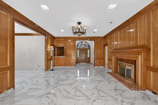 2105 Rolling Oak Lane, Garland, TX 75044
