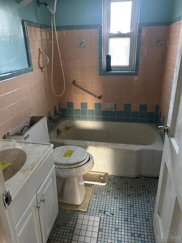 3942 Standish Avenue, Cincinnati, OH 45213