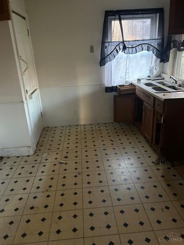 3942 Standish Avenue, Cincinnati, OH 45213