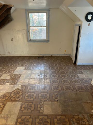 3942 Standish Avenue, Cincinnati, OH 45213