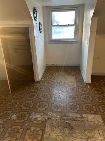 3942 Standish Avenue, Cincinnati, OH 45213