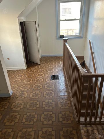 3942 Standish Avenue, Cincinnati, OH 45213