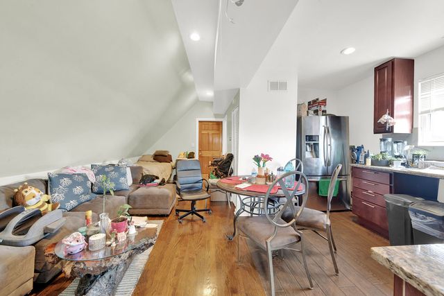 850 N Kildare Avenue, Chicago, IL 60651