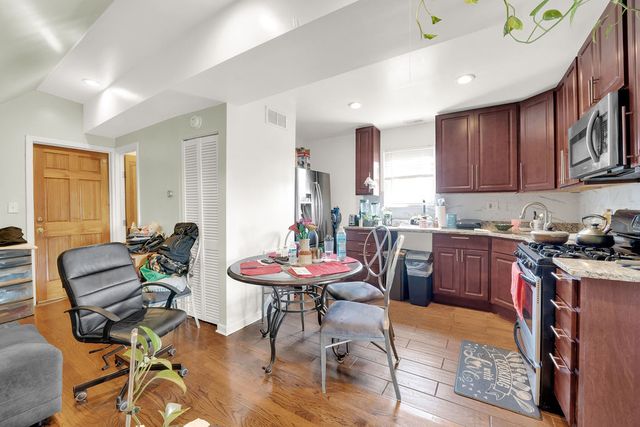 850 N Kildare Avenue, Chicago, IL 60651