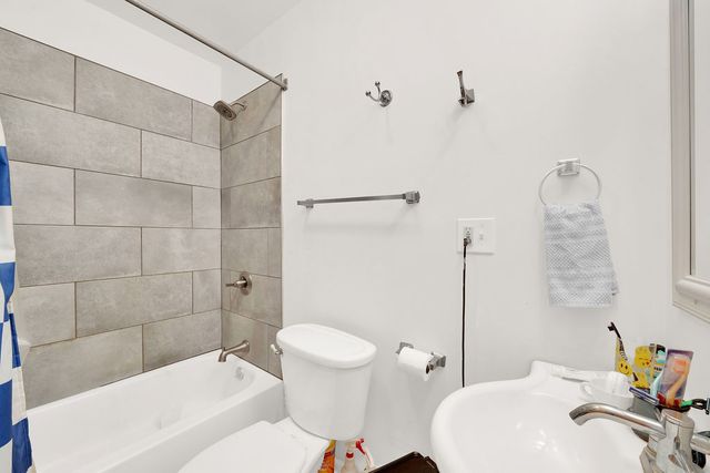 850 N Kildare Avenue, Chicago, IL 60651