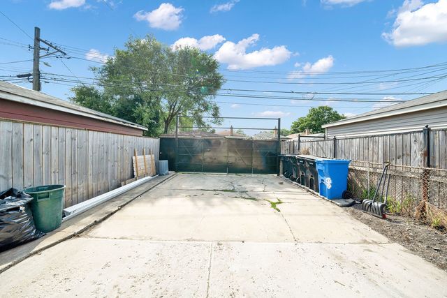 850 N Kildare Avenue, Chicago, IL 60651