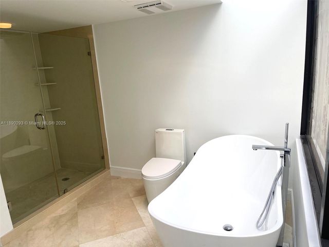 520 Brickell Key Dr UPH-03, Miami, FL 33131