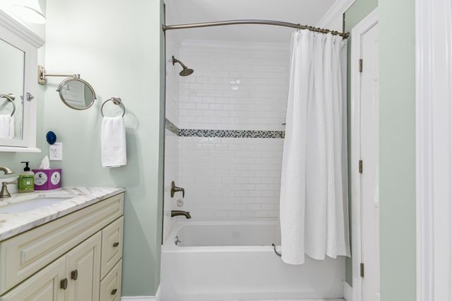 104 Main St 2, Amesbury, MA 01913