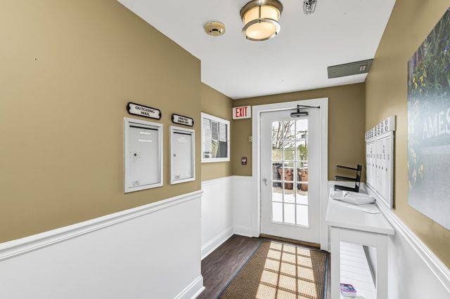 104 Main St 2, Amesbury, MA 01913