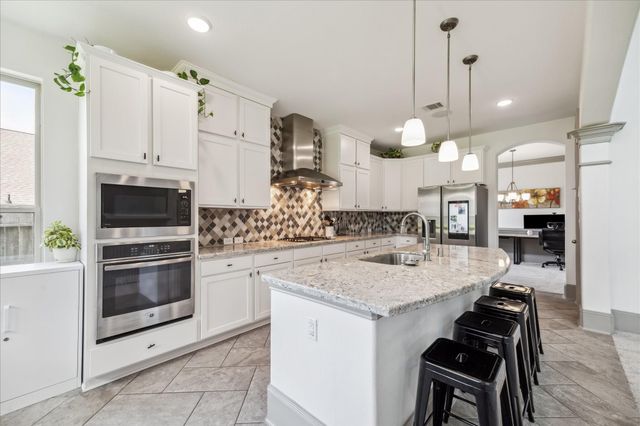 702 Red Elm Lane, Conroe, TX 77304