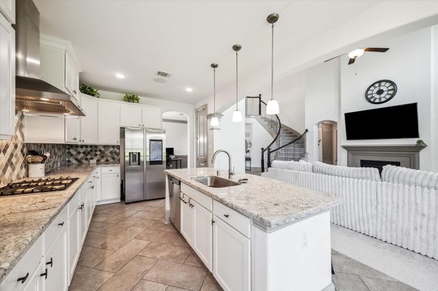 702 Red Elm Lane, Conroe, TX 77304