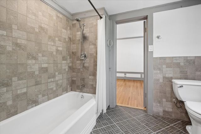 717 W Junior Terrace 1, Chicago, IL 60613